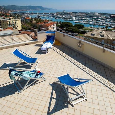 Excelsior Hotel E Appartamenti Loano Esterno foto