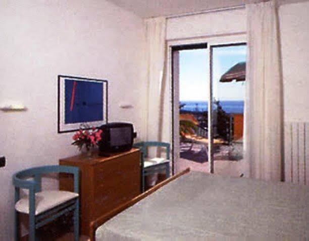 Excelsior Hotel E Appartamenti Loano Esterno foto