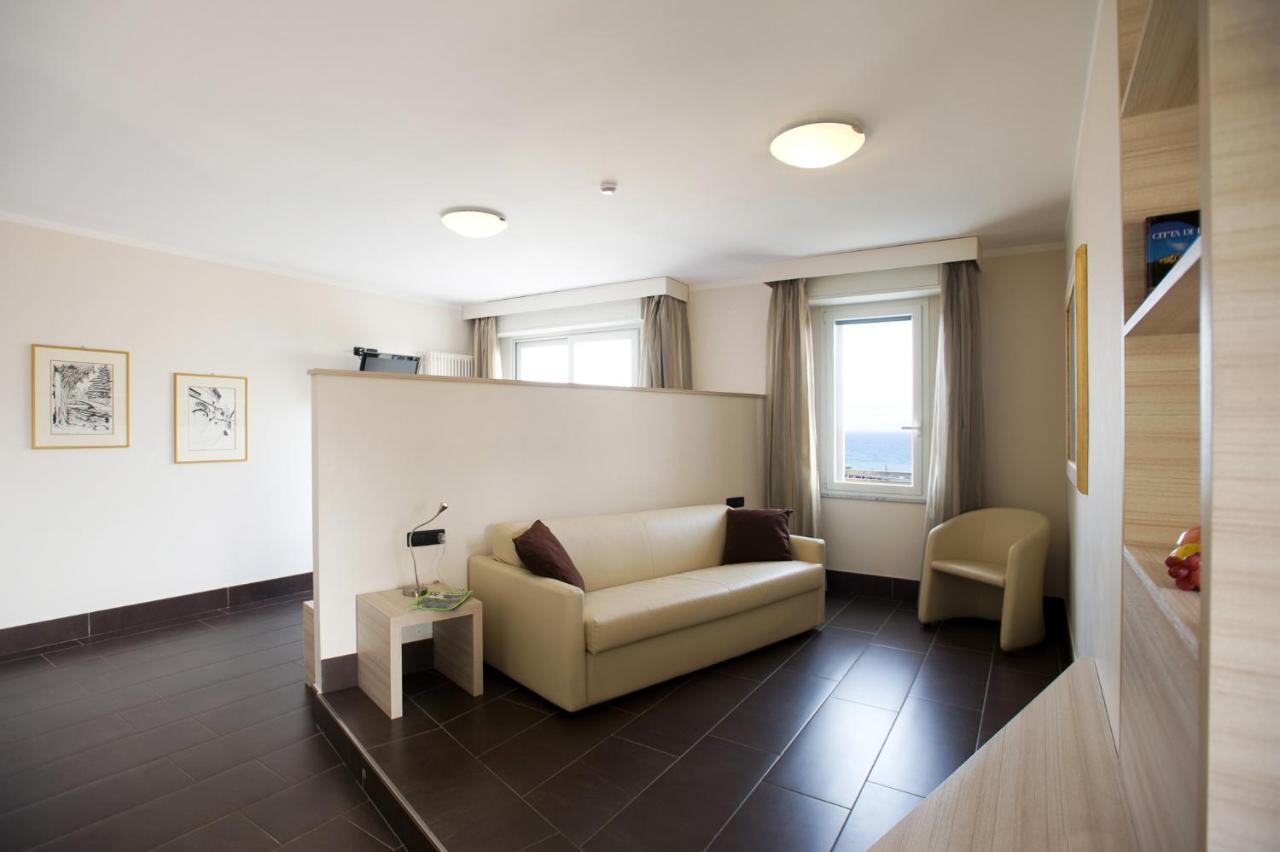 Excelsior Hotel E Appartamenti Loano Esterno foto