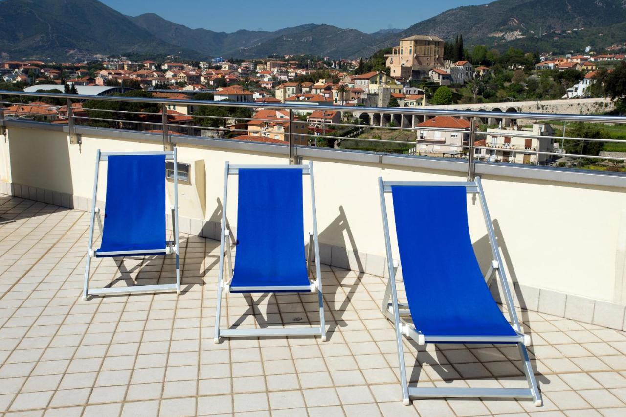Excelsior Hotel E Appartamenti Loano Esterno foto