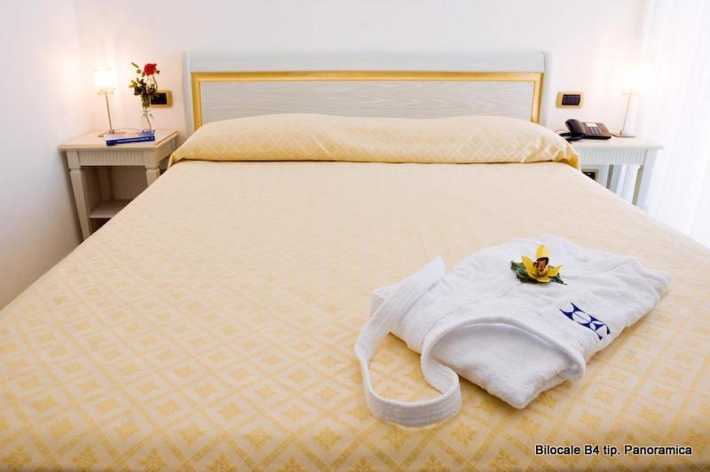 Excelsior Hotel E Appartamenti Loano Esterno foto