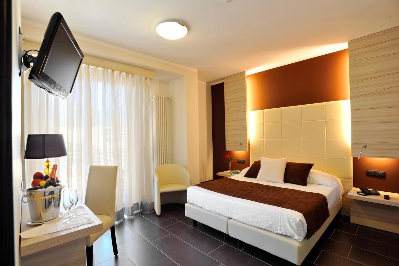 Excelsior Hotel E Appartamenti Loano Esterno foto