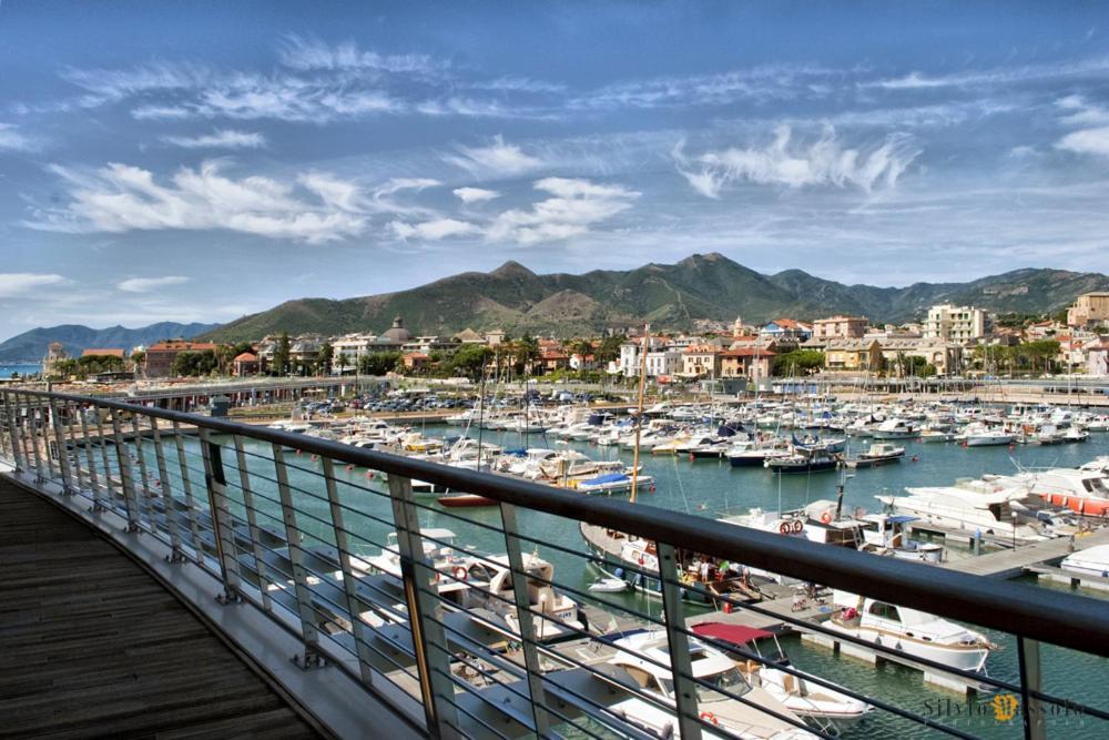Excelsior Hotel E Appartamenti Loano Esterno foto